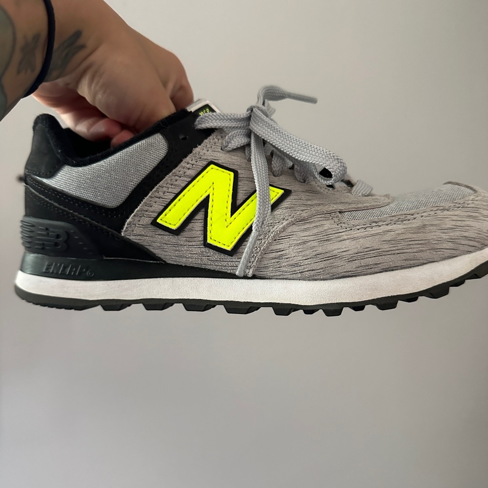 NEW BALANCE  574 gray and green women size 6.5